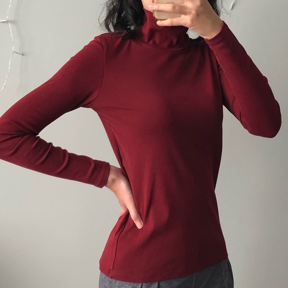 Uniqlo turtleneck. Burgundy. US XS - Picture 3 of 9